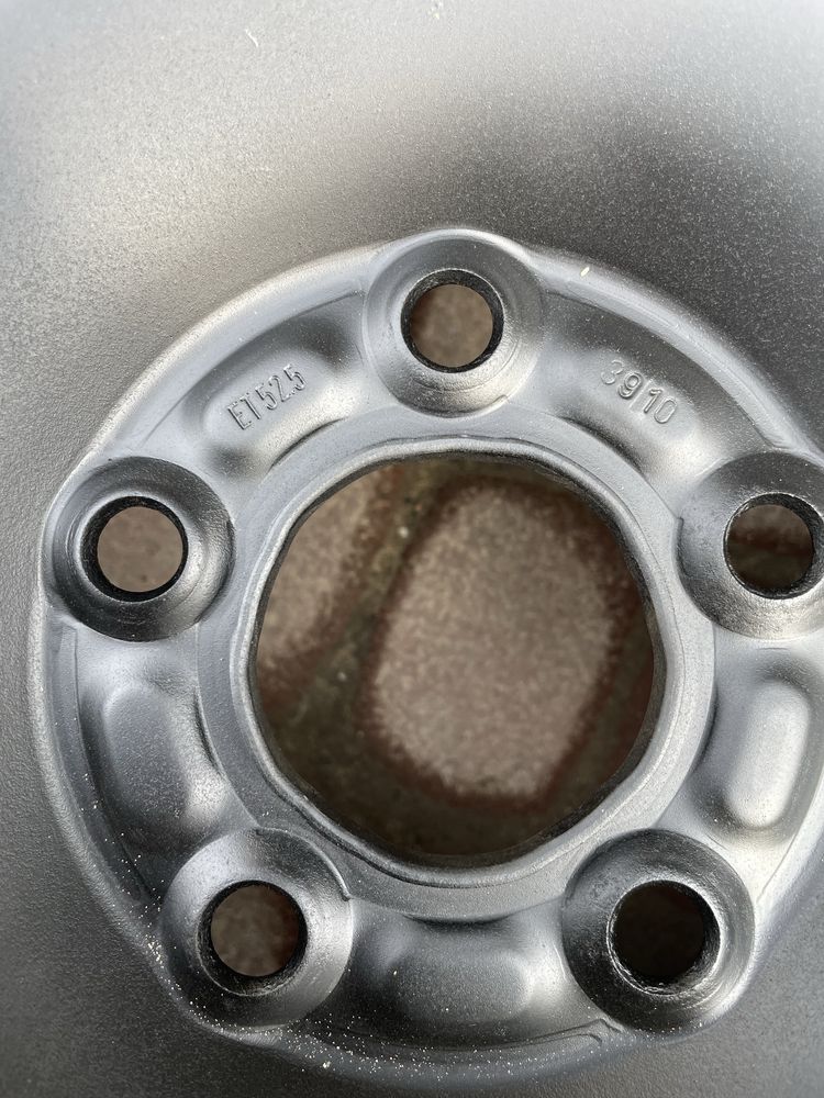 FELGI STALOWE Ford Volvo 6" x 15" x 5x108 x 63,4 x ET 52,5