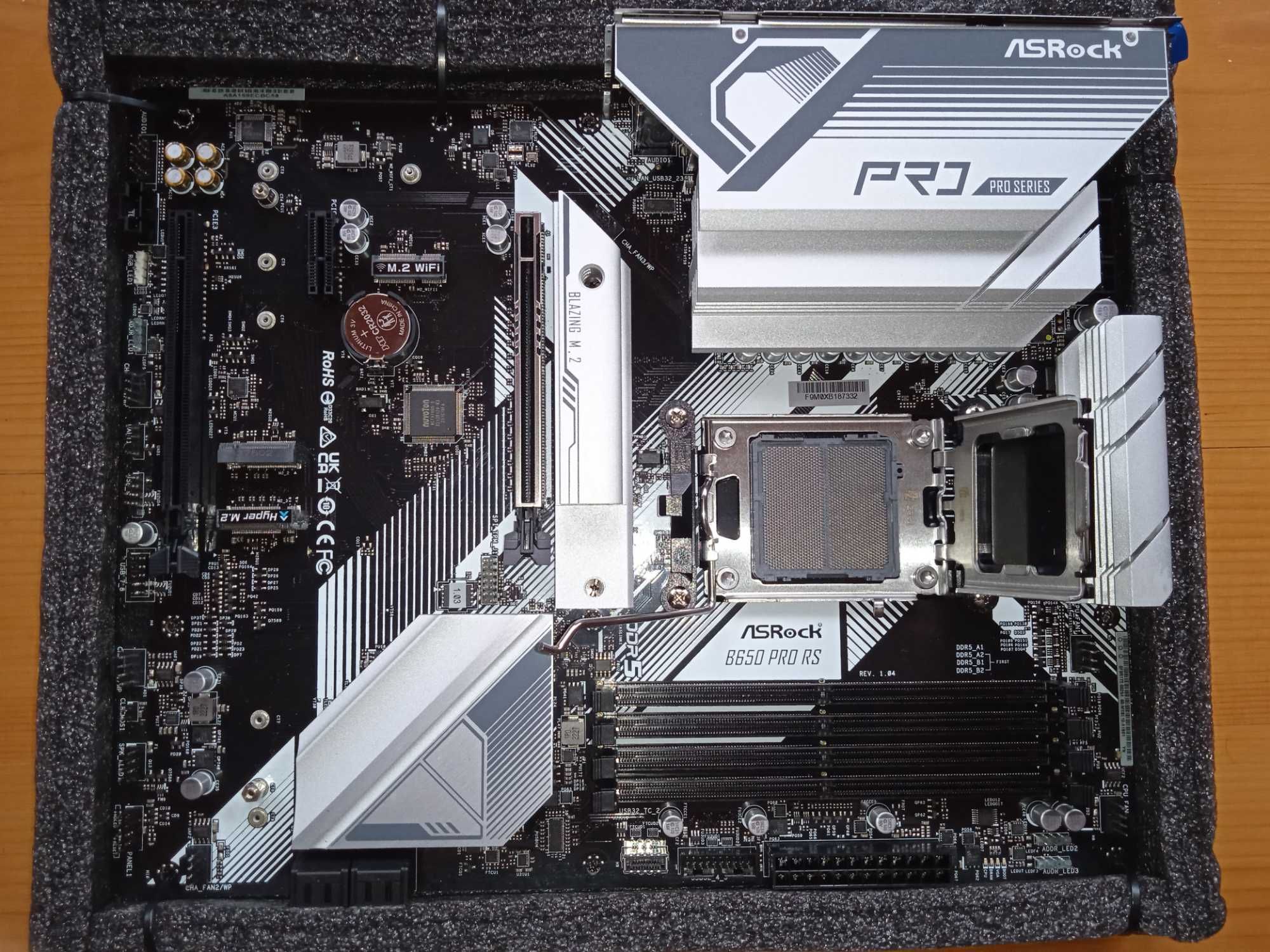Материнська плата DDR5 ASRock B650 Pro RS.