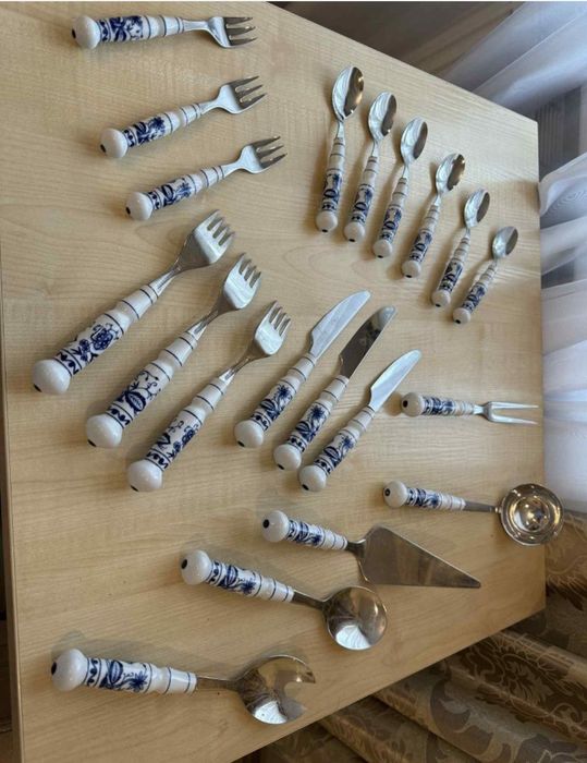 Столові прибори фарфор синий лук