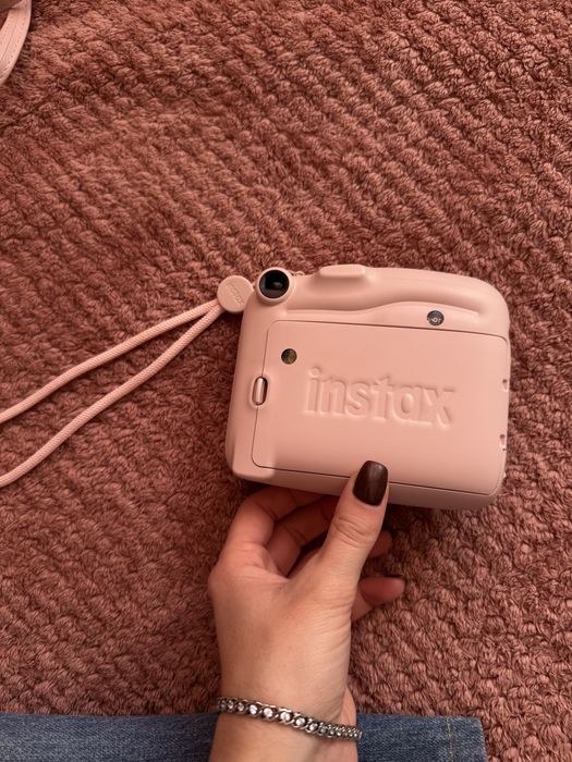 Продам Instax mini 11