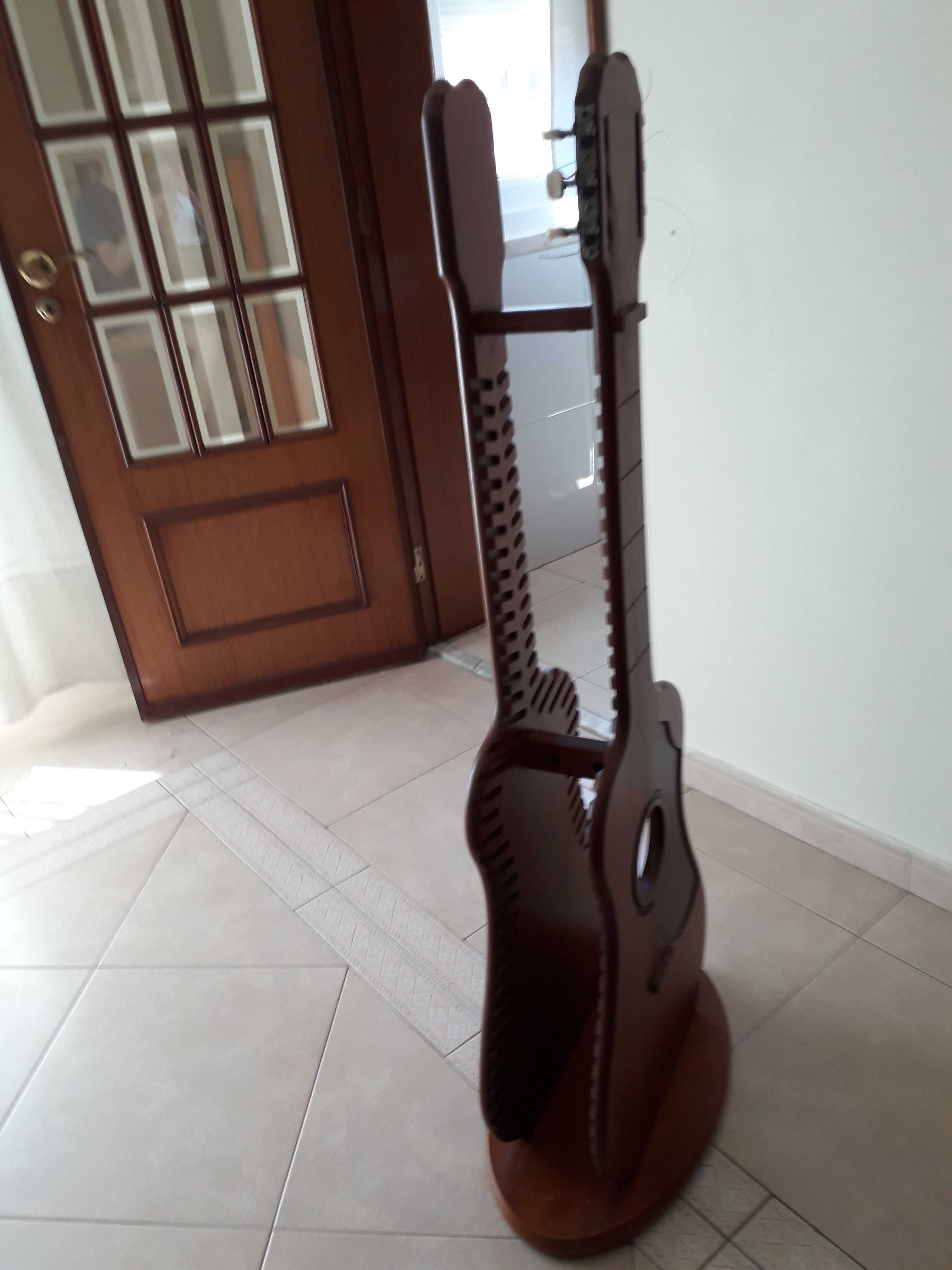 Porta cd's em forma de guitarra