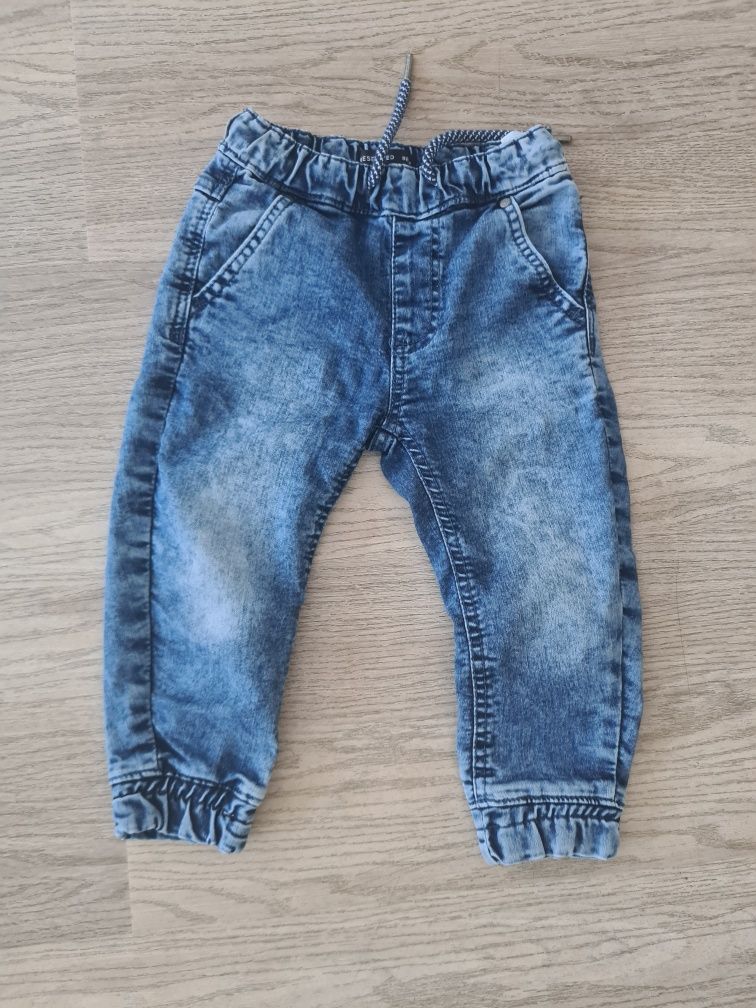 Spodnie jeansowe jogger 92 reserved