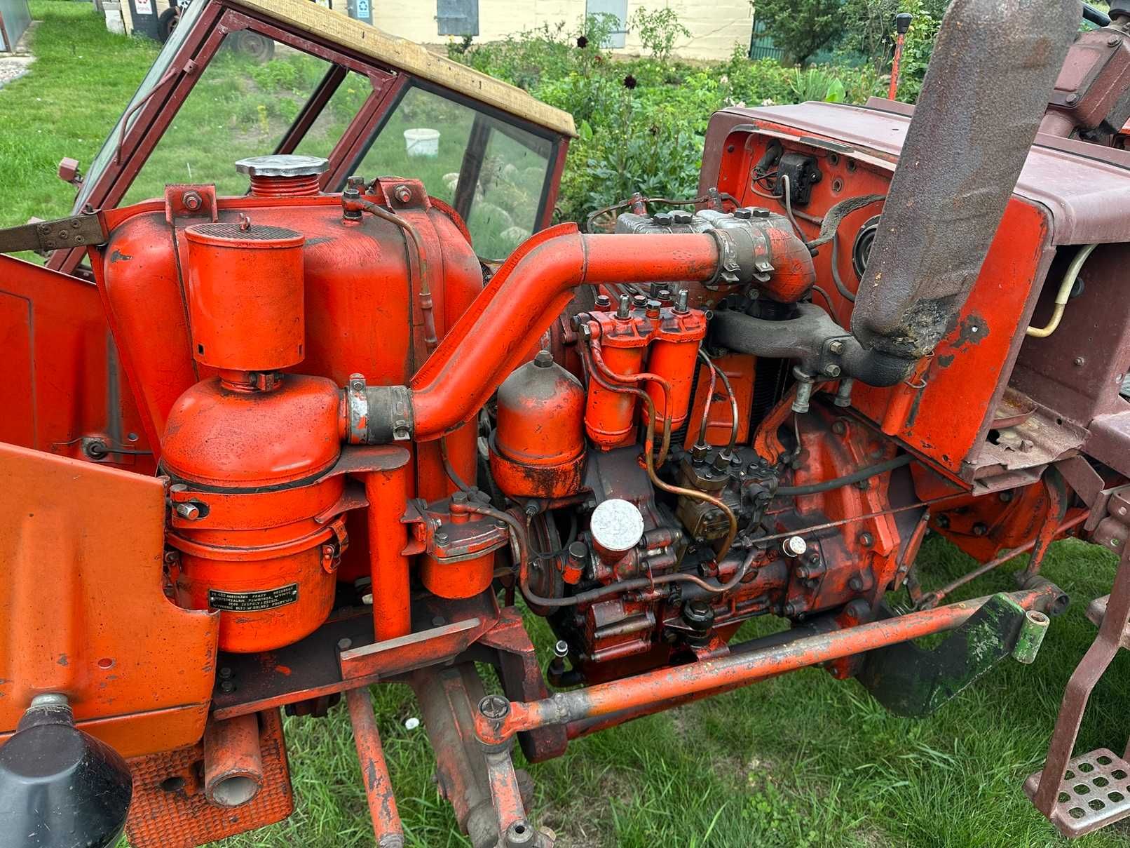 Ciągnik Władimirec T25 z kabiną