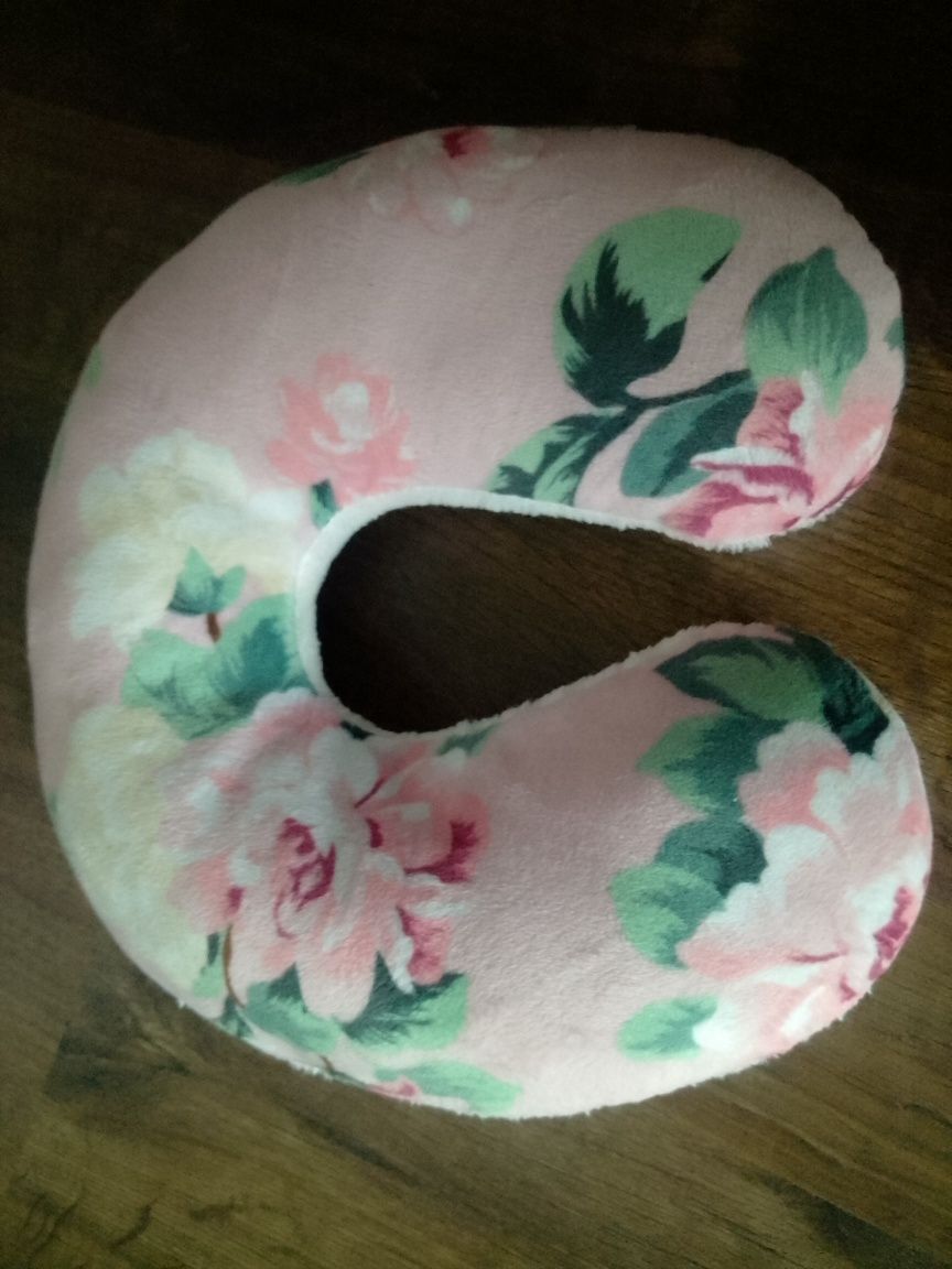Nowa poduszka dla  niemowlaka w kwiaty