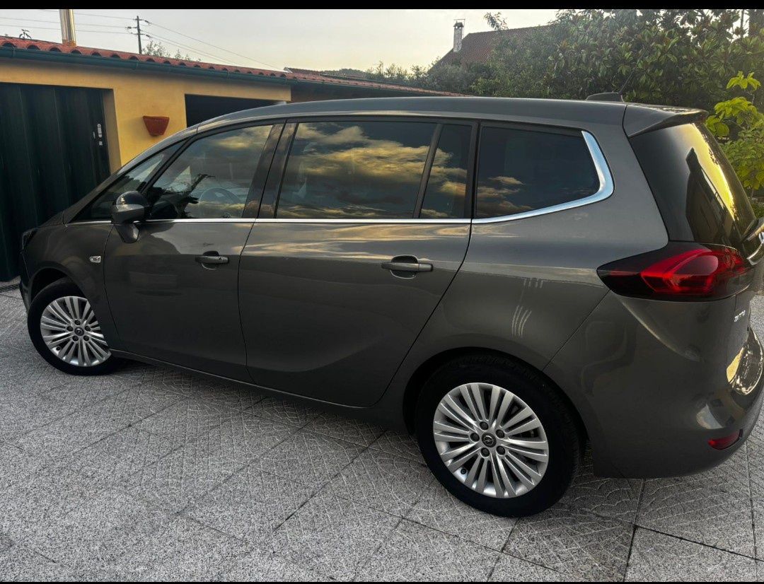 Opel Zafira praticamente nova