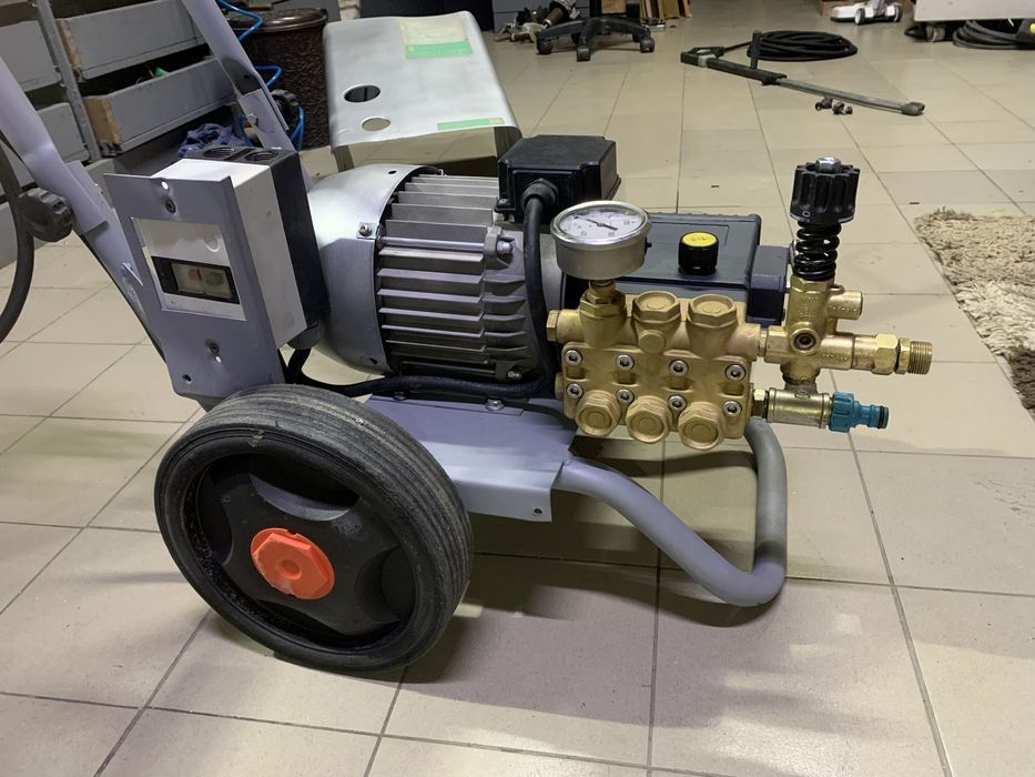 Мийка високого тиску. Karcher k5.