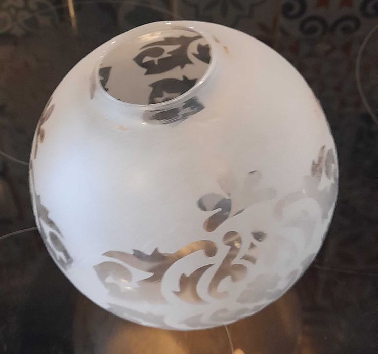 Globos (2) para candeeiro em vidro branco gravado a fosco