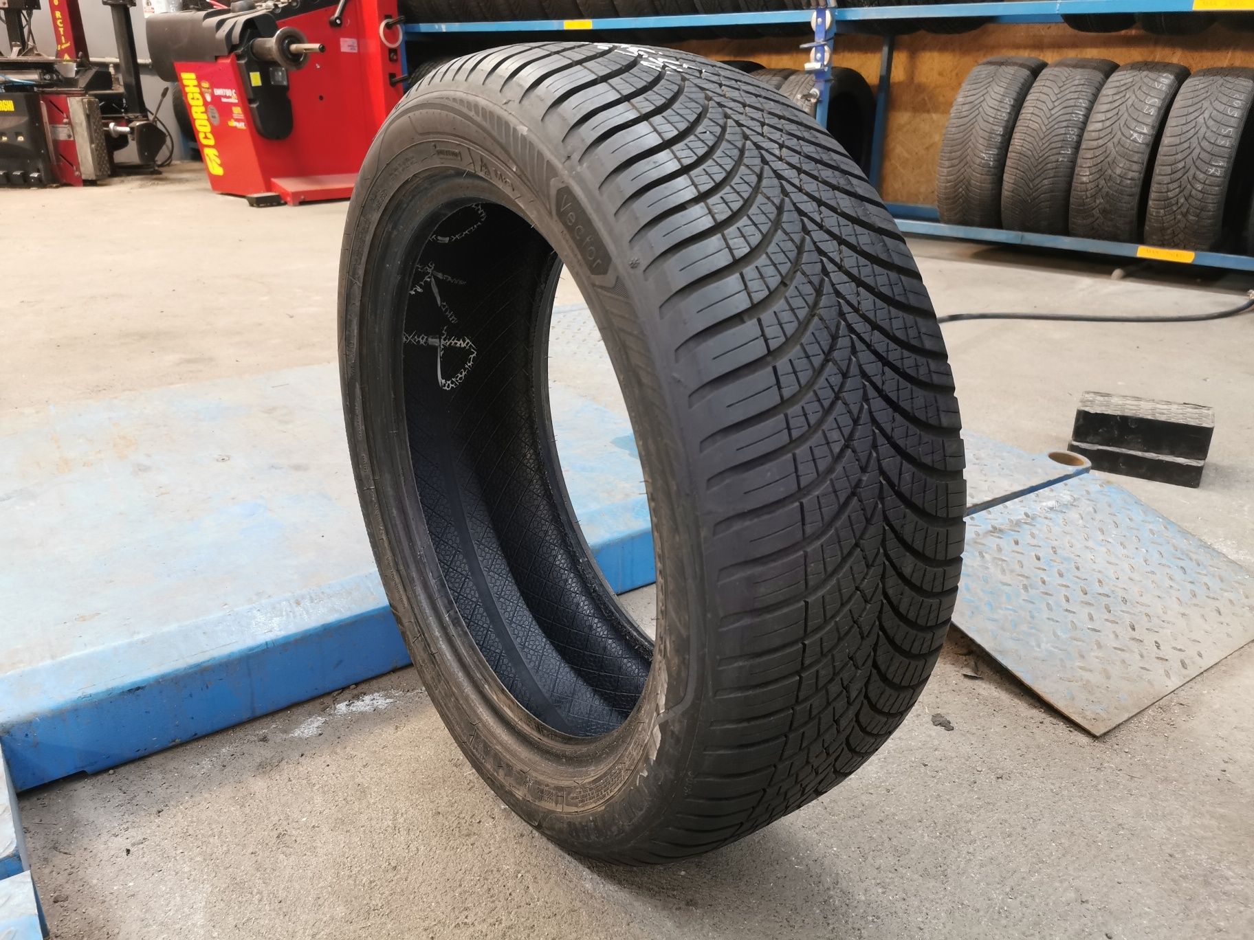 Opona 225/50R18 99W Goodyear Vector 4Seasons Gen 3 z 2022r #29