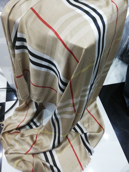 Szał. Krata uk burberry jasny beż lub karmel 180x75 cm