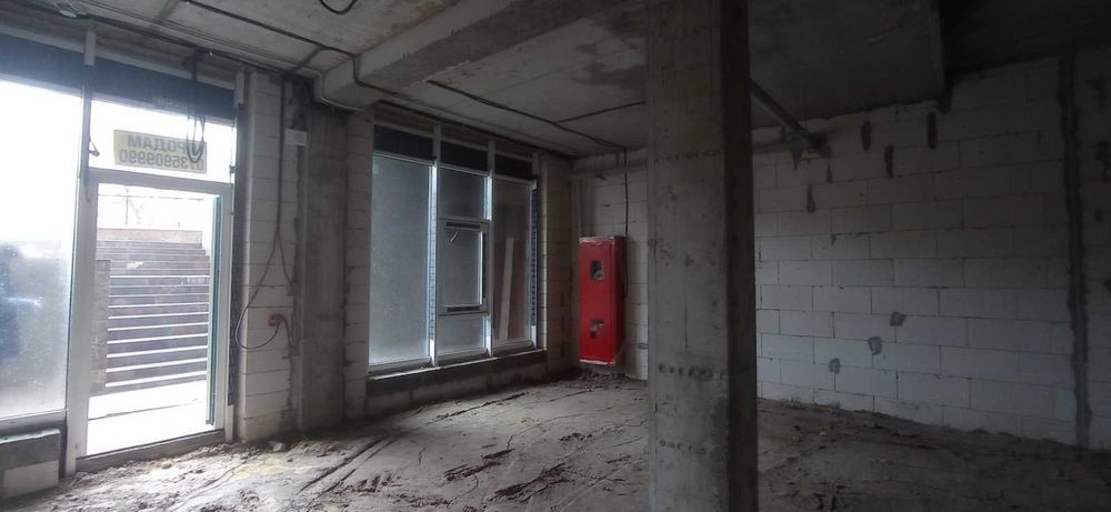 жк Аквамарин .Фасад  площадь  помещения 52 м2. потолки 4 метра. 15 квт