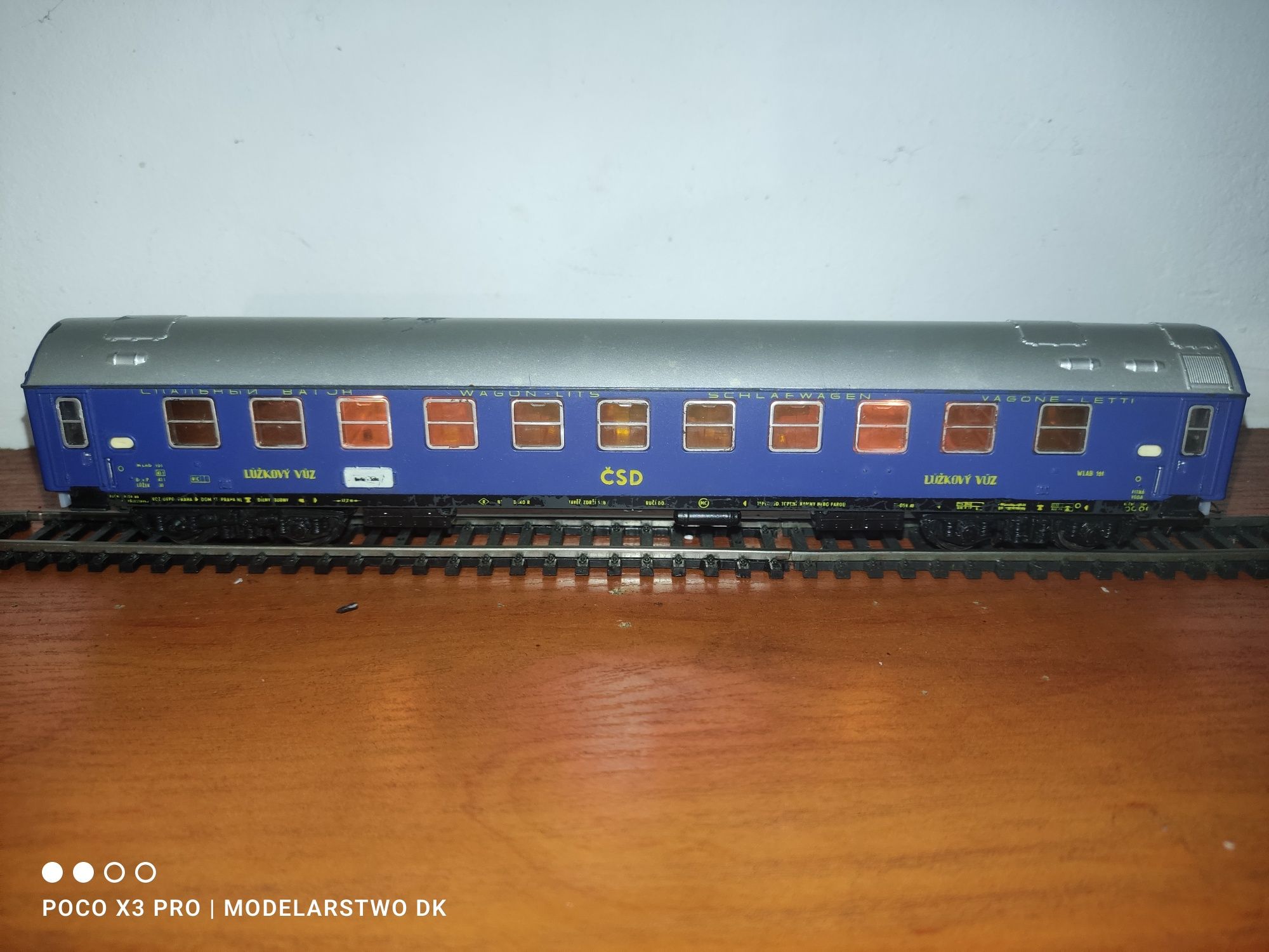 Piko oświetlony wagon sypialny ĆSD w skali H0 1:87 kolejka makieta