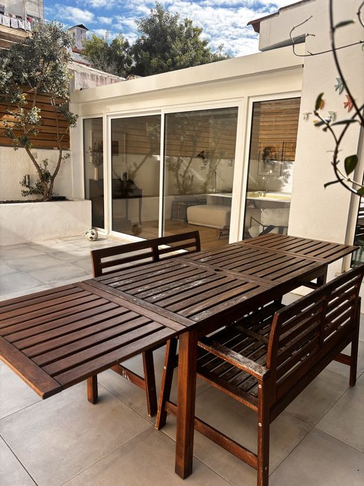 Conjunto mesa e bancos de jardim
