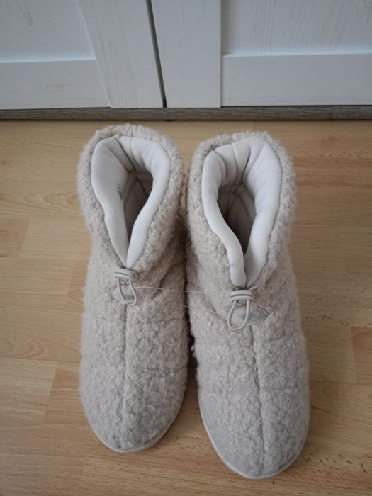 Sprzedam nowe kapcie rozmiar 39.5