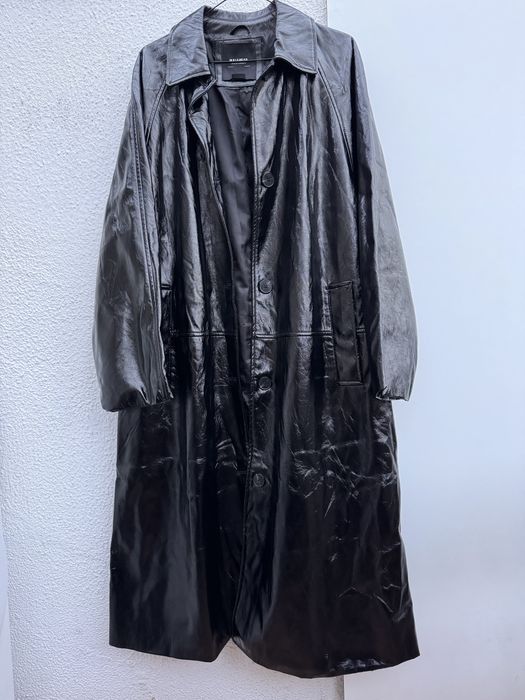 Casaco comprido / gabardine vinil preto