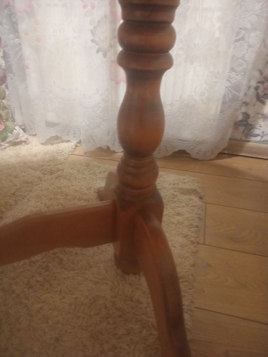 Стол кухонный,деревянный