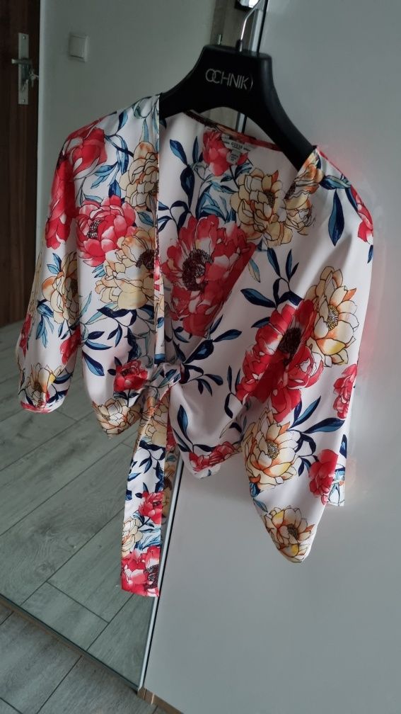 Bluzka w kwiaty Guess r. XS