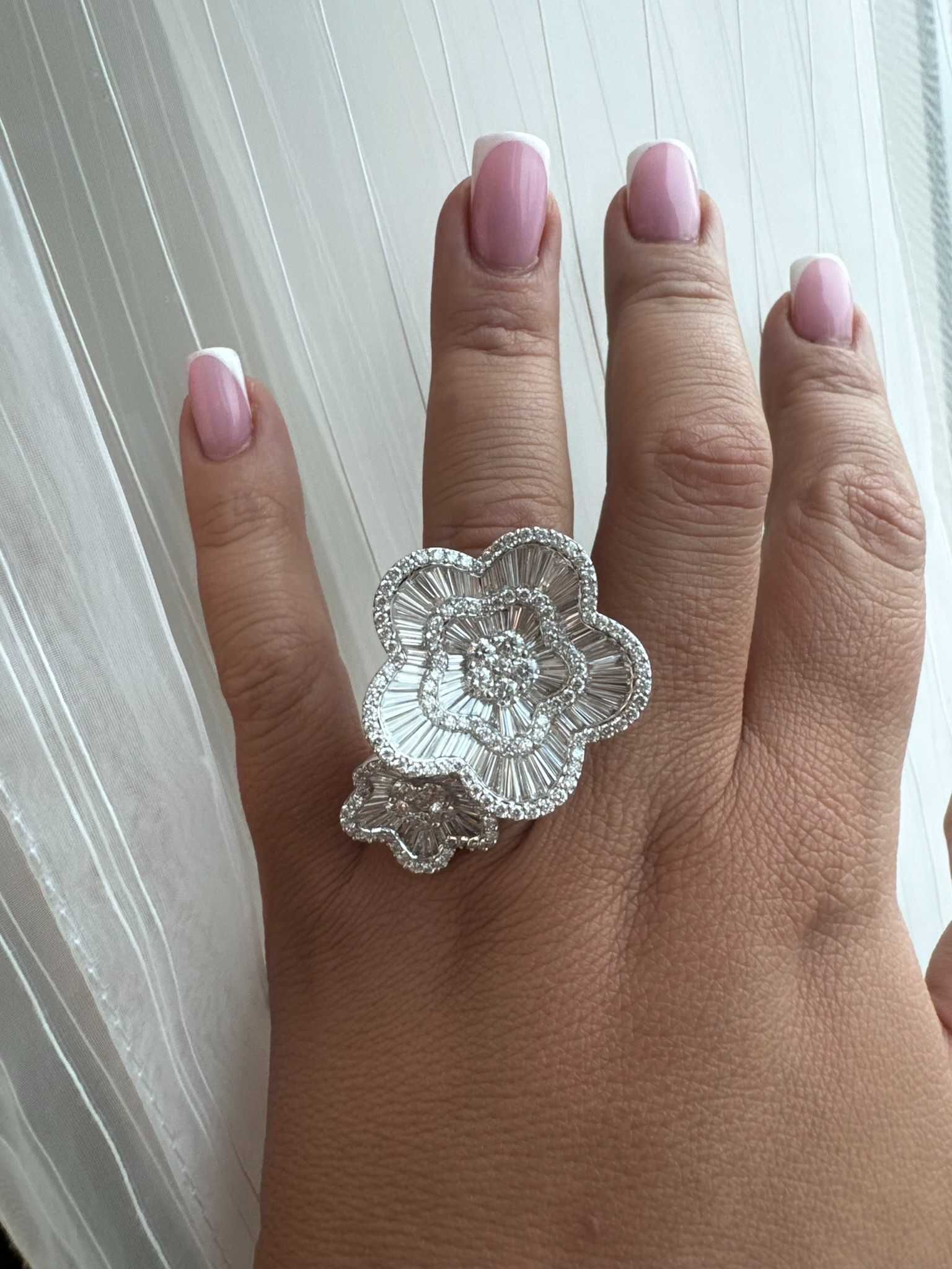 Pierścionek z diamentami naturalnymi 6.39 CT Flowers bagiety