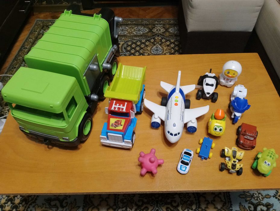 Детские игрушки машинки