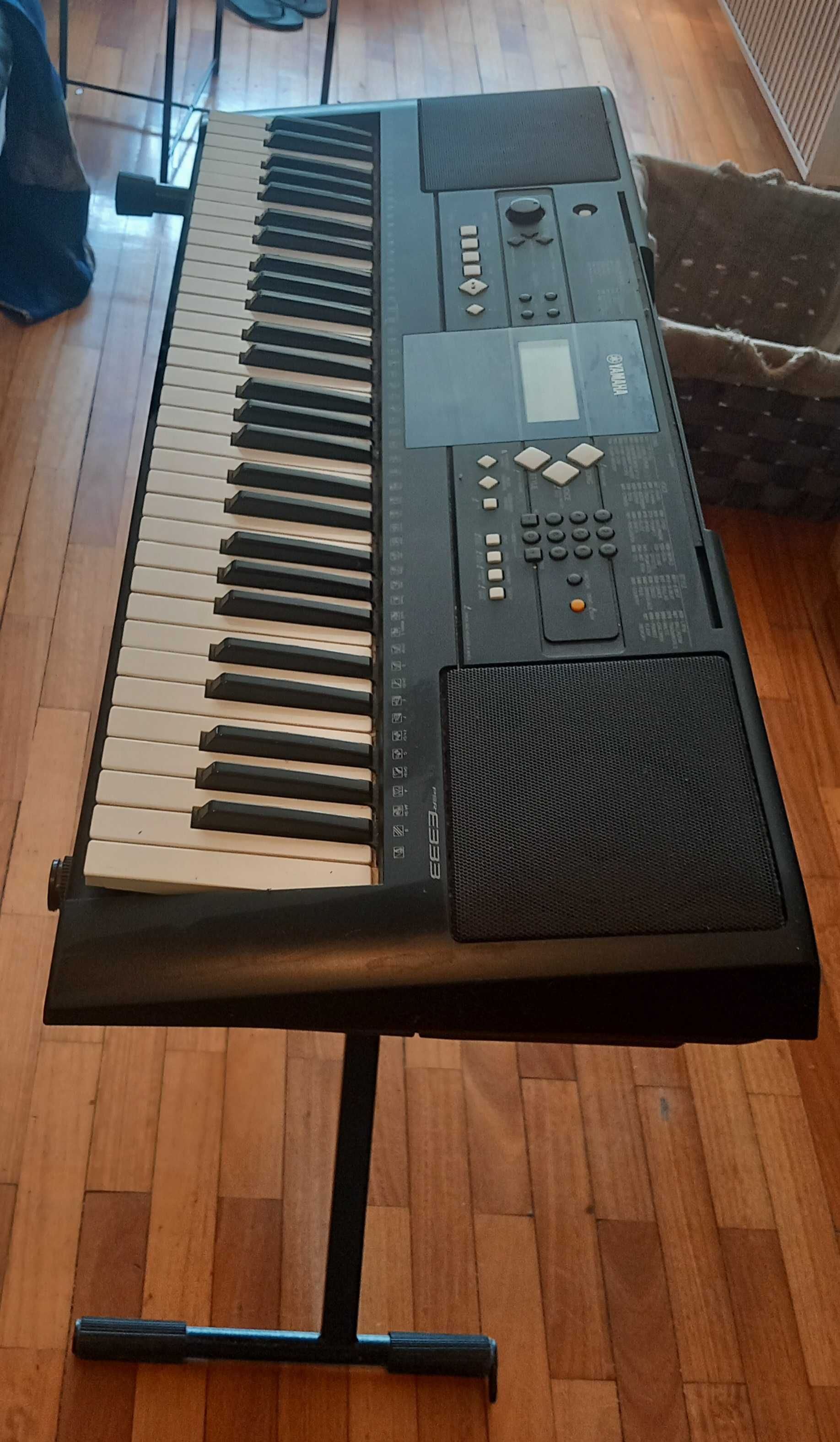 Teclado yamaha novo com banco e suporte