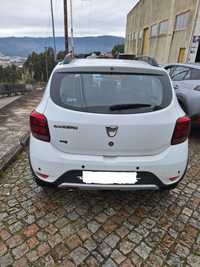 Vende-se Dacia Sandero stepway 0.9 tce bifuel.