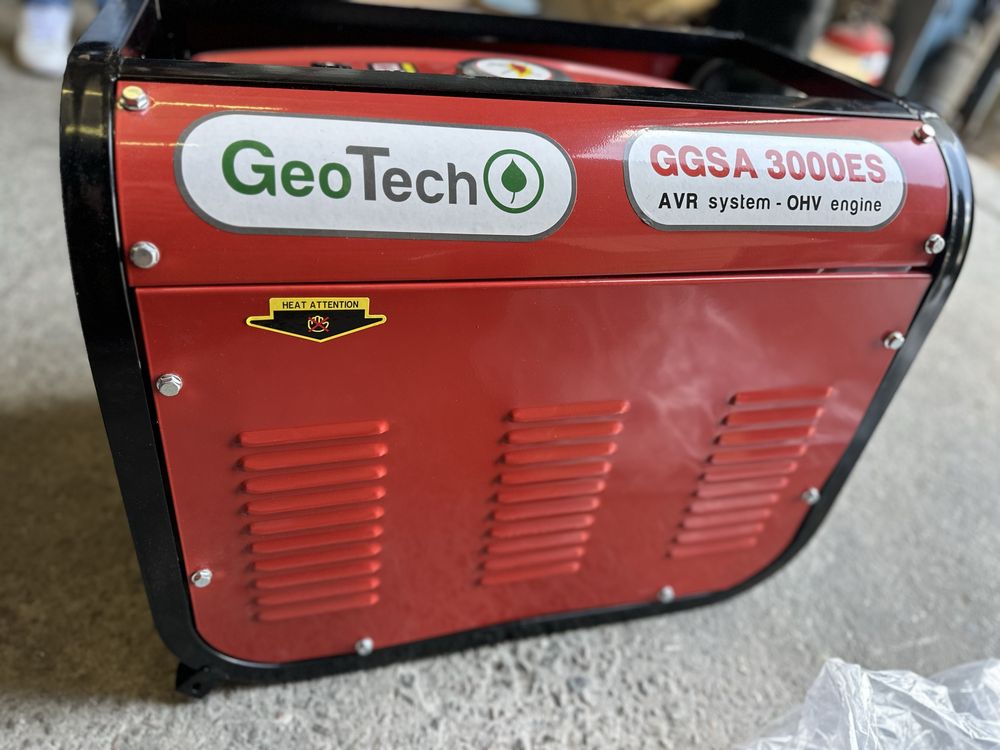 Бензиновий електрогенератор GeoTech GSA/GGSA 3000ES