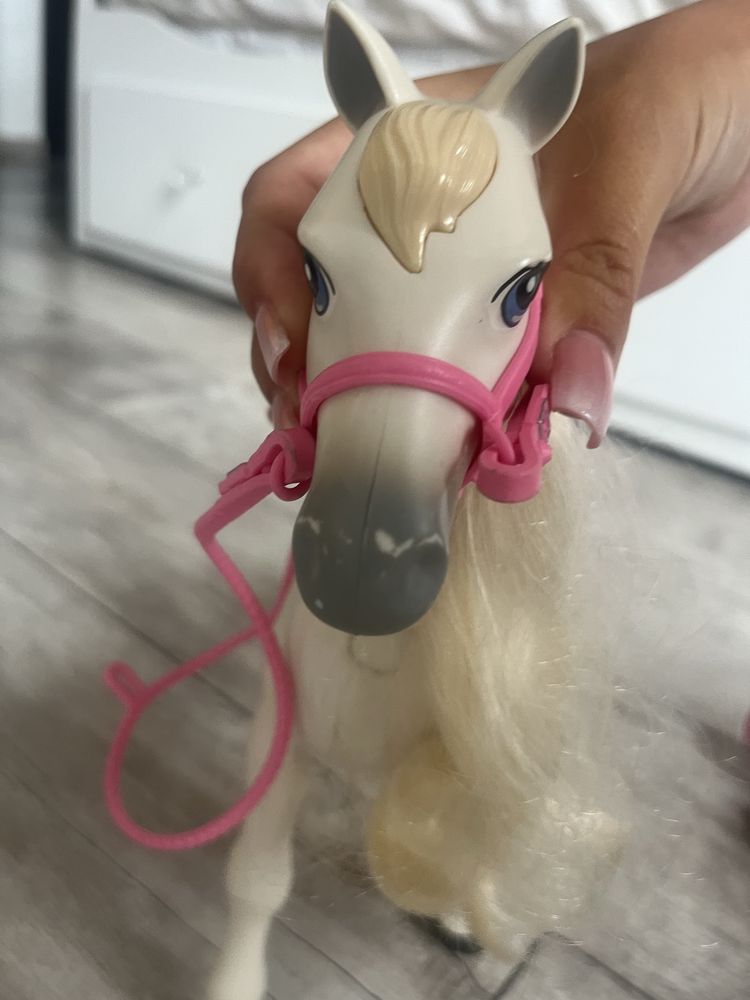 Barbie i interaktywny koń Mattel