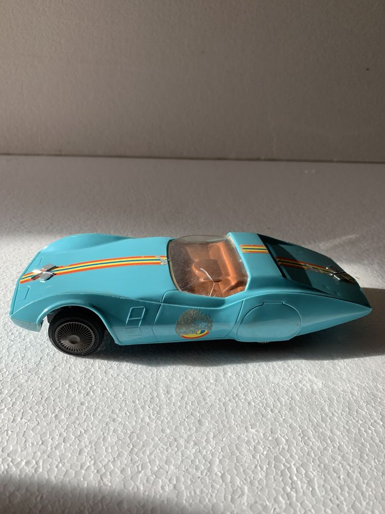 Carro modelo raro dos anos 60 da marca Bandai