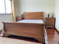 Cama de casal em madeira de castanho maciça