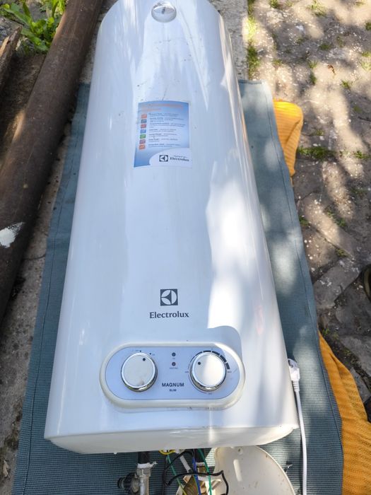 Бойлер Electrolux EWH 80 Magnum slim