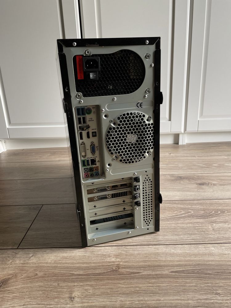 Komputer stacjonarny i7 / SSD / 8 GB RAM – gotowy do pracy