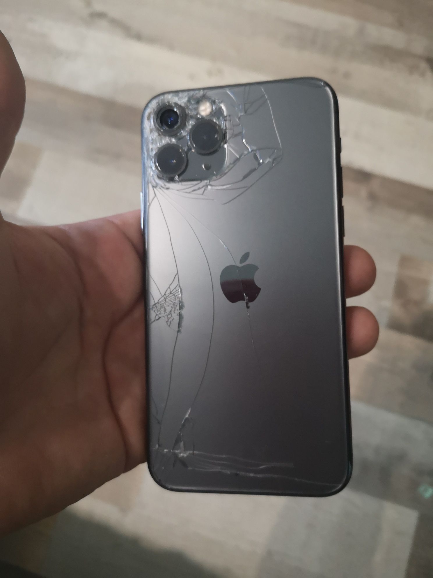 IPhone 11 pro   працює айфон Apple 11 Pro 64 gb