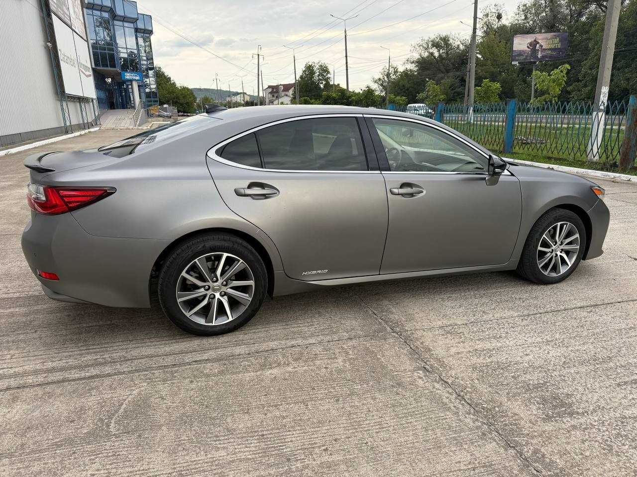 Lexus ES 300H 2016  (23.700$)