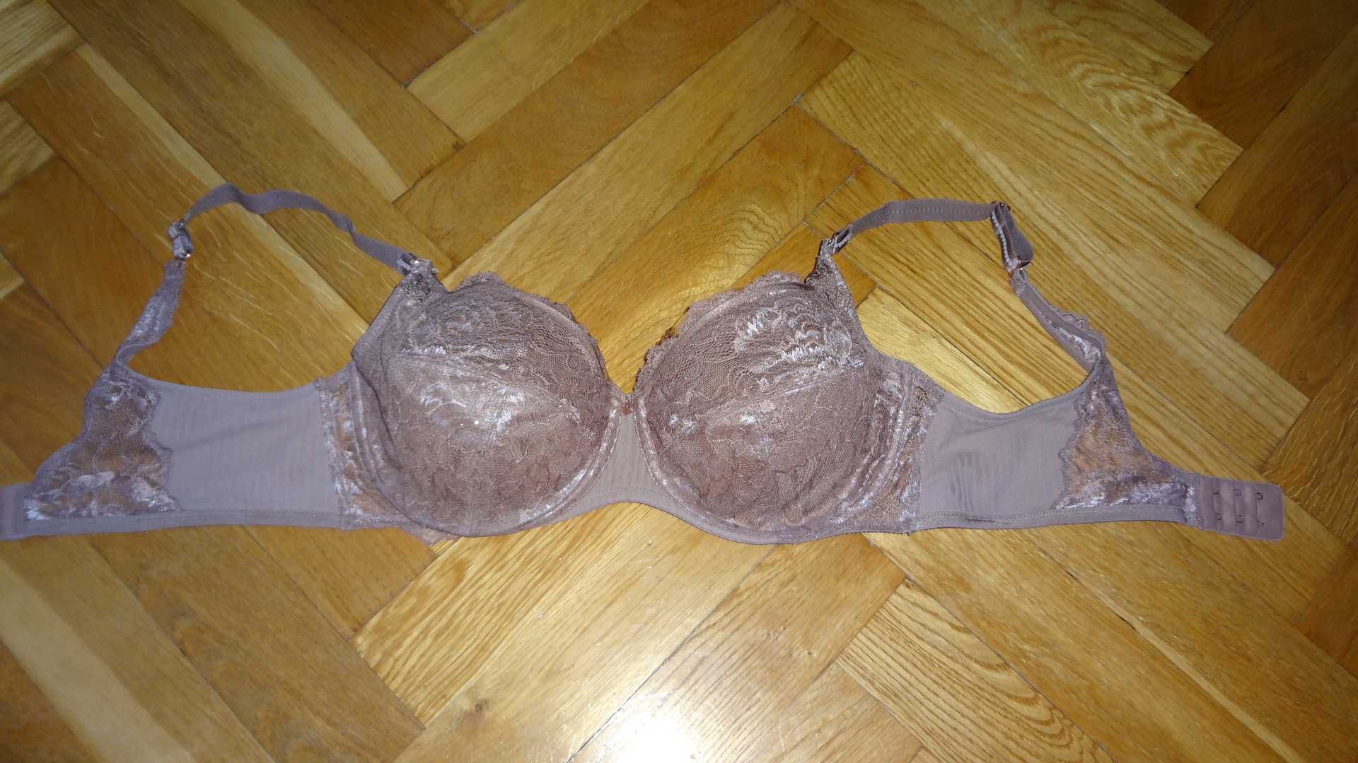 Biustonosz Triumph Peony Florale 85D śliczny