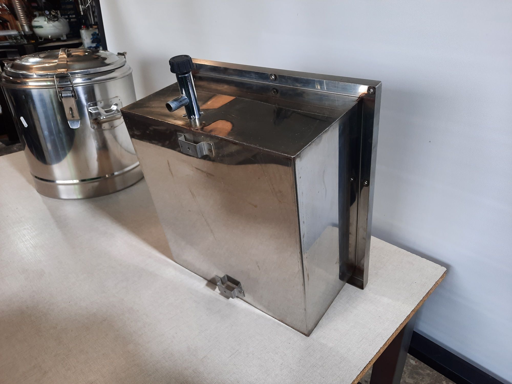 Cuba de inox pequena nova industrial com torneira
