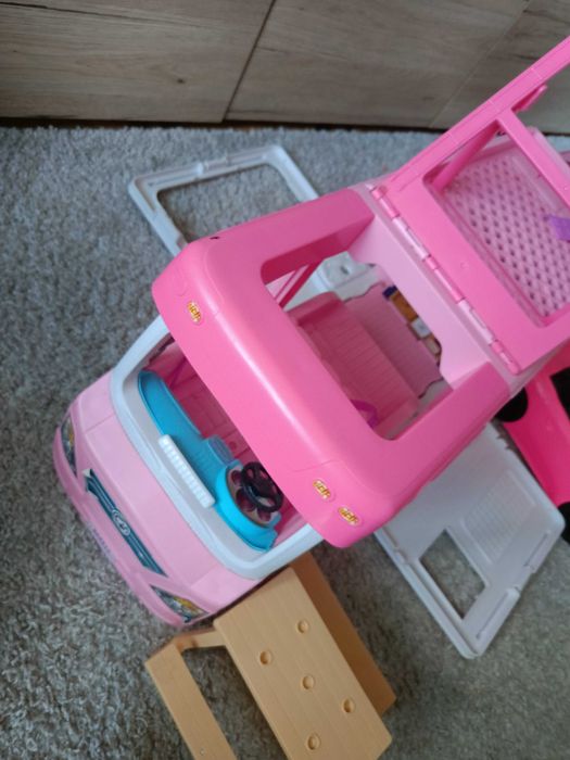 Kamper i samochód Barbie