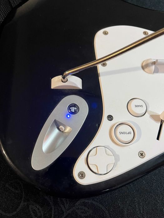 Rock Band4 + Guitarra wi-fi fender