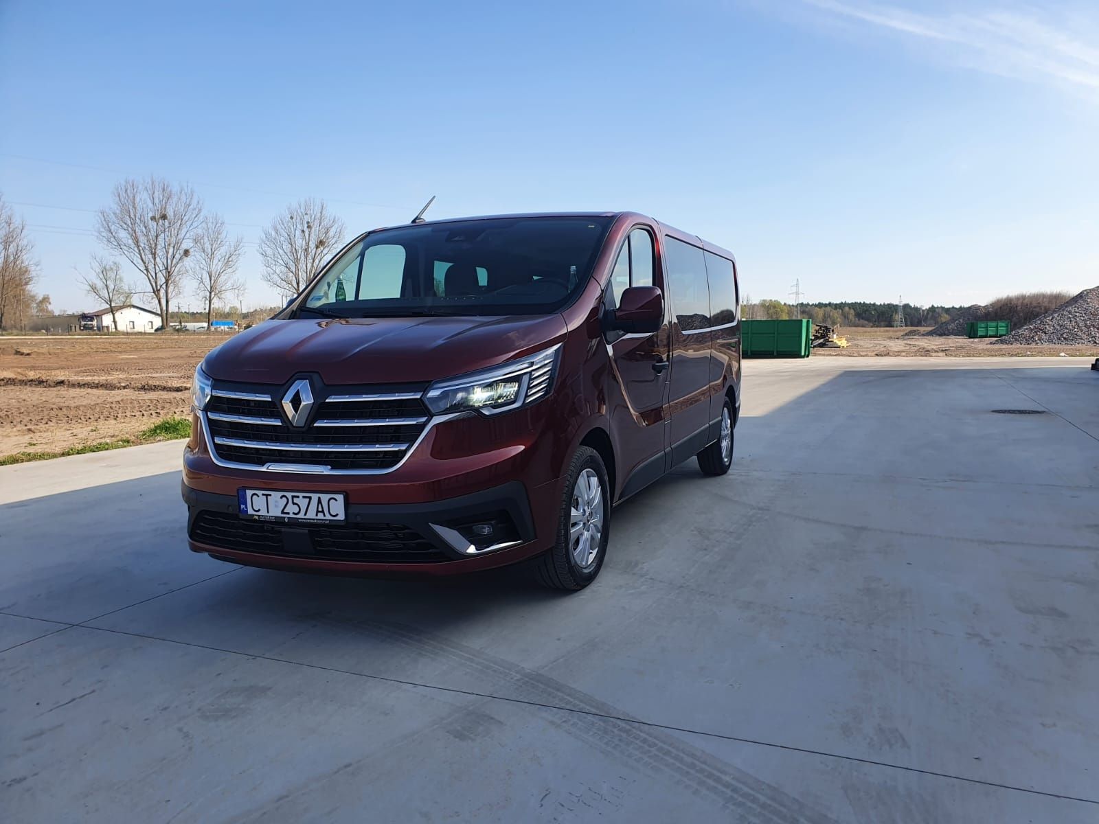 Wynajem Renault Trafic 9 osobowy 2022r. nowy model