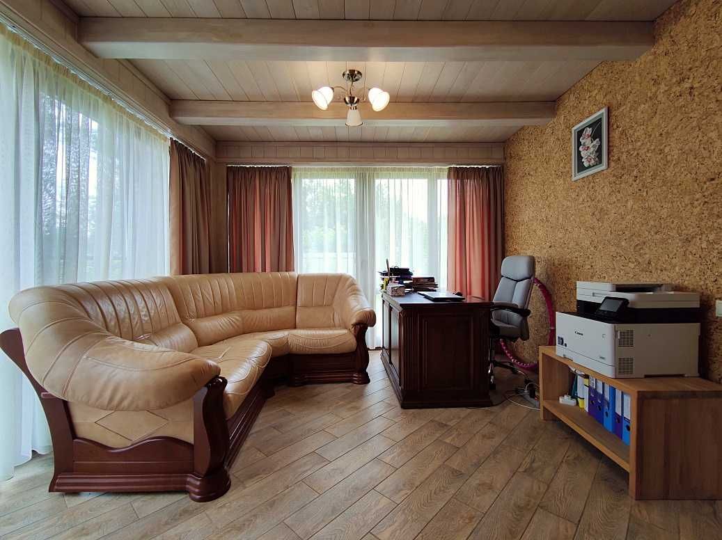 Будинок з меблями, технікою і великою ділянкою!