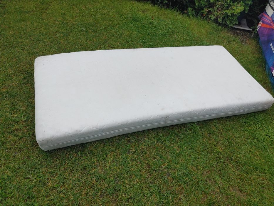 Sprzedam materac 90 x 200 cm