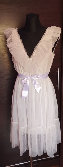 Biała sukienka tiulowa