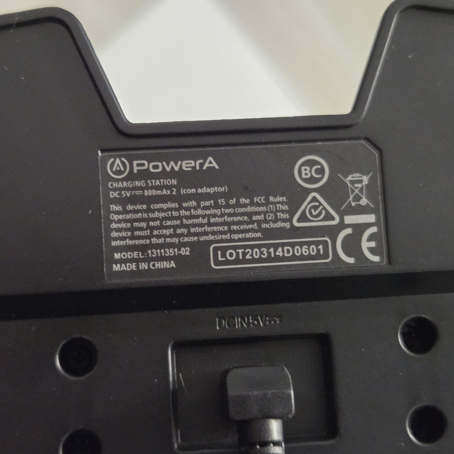 Stacja ładująca do padow PS4 DUALSHOCK 4 ładowarka dokująca dock 230v
