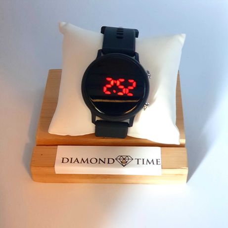 Zegarek LED na wzór smartwatch-a czarny bransoleta na magnes