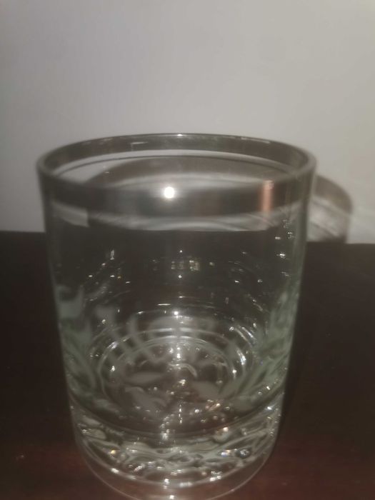 Copos Whisky  com gravação Whisky,  rebordo prateado