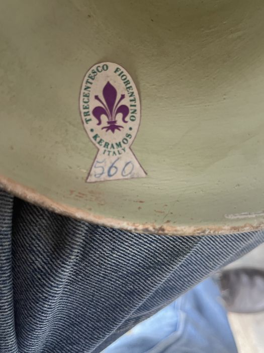 Pote em louça muito antigo