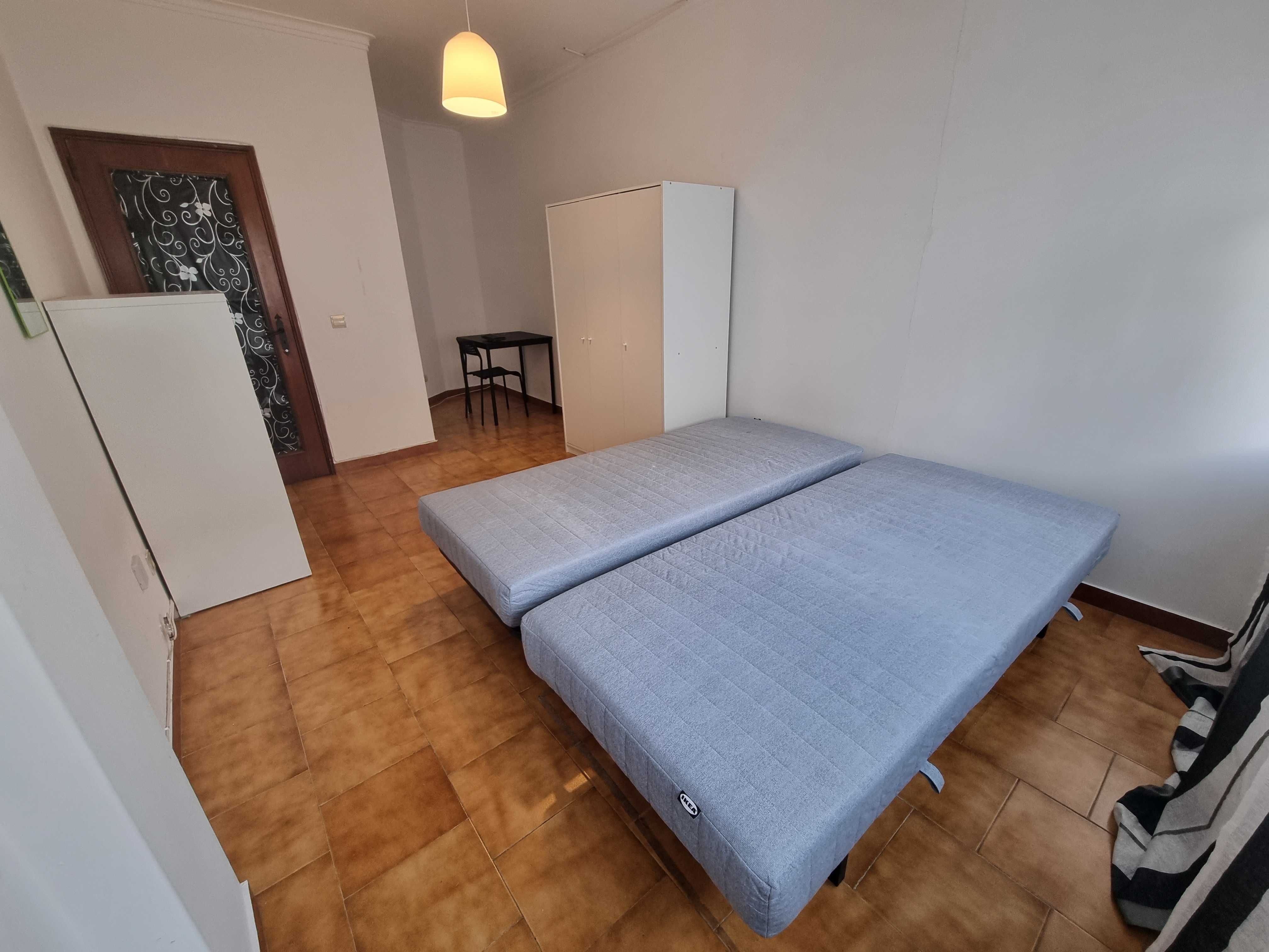 QUARTO TRIPLO casal+1 TRIPLE ROOM Queluz 2 near train - 15min Lisboa