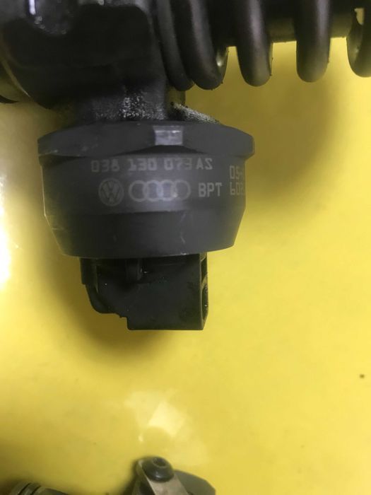 Б/у форсунка BOSCH Volkswagen Skoda 2.0 038130073AS-0414720224