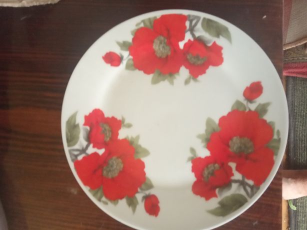 Посуд тарілка закусочна малюнок червоні маки