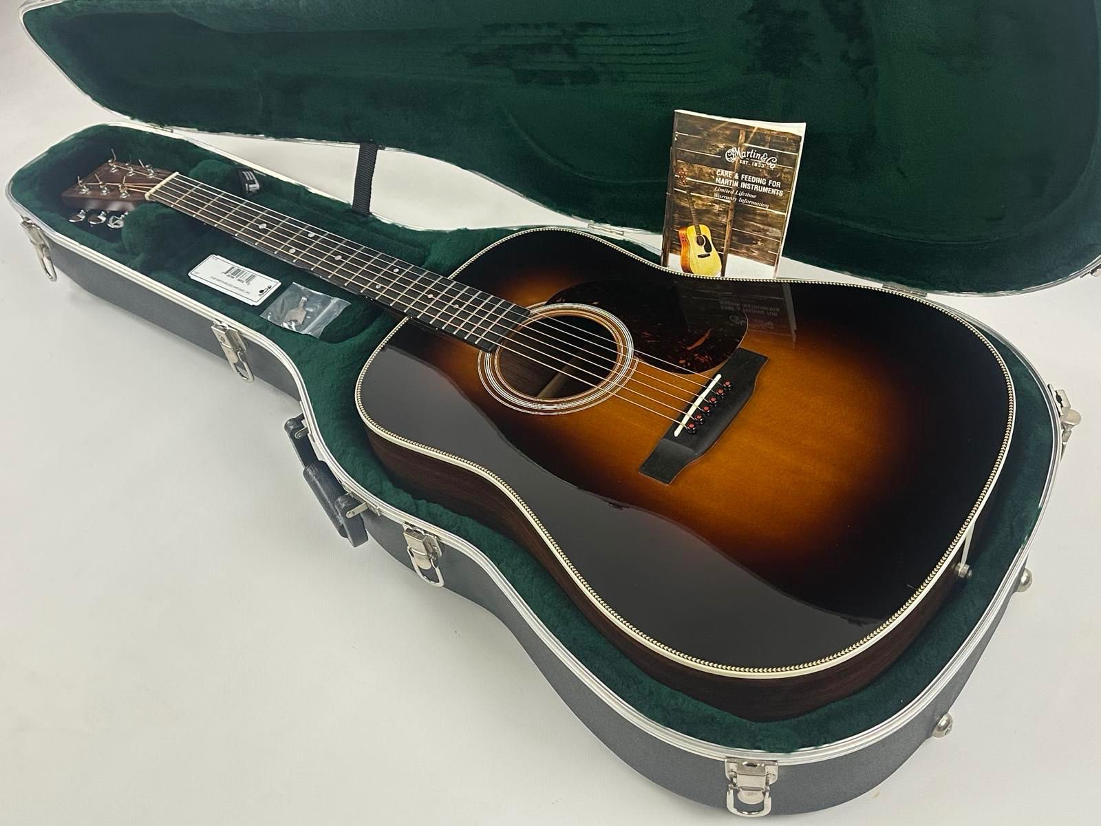 2014 Martin HD-28 Sunburst (+fishman+Martin’s Liquid Metal pins,3000$)