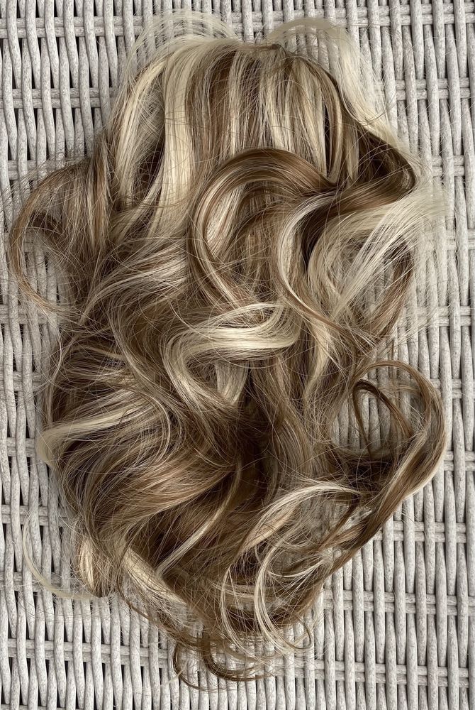 Włosy doczepiane, brąz z blondem, kucyk 34 cm