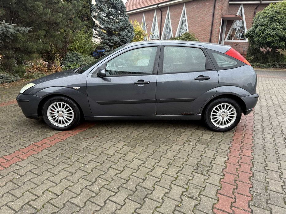 Ford Focus 1.8 b 04r nowe opony bardzo dobrze jeździ pewna benzyna